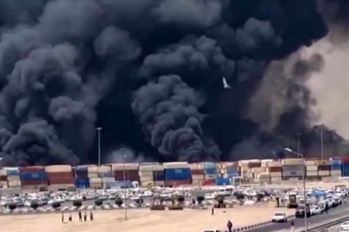 Explosion dans un port en Iran: le feu menace de se propager