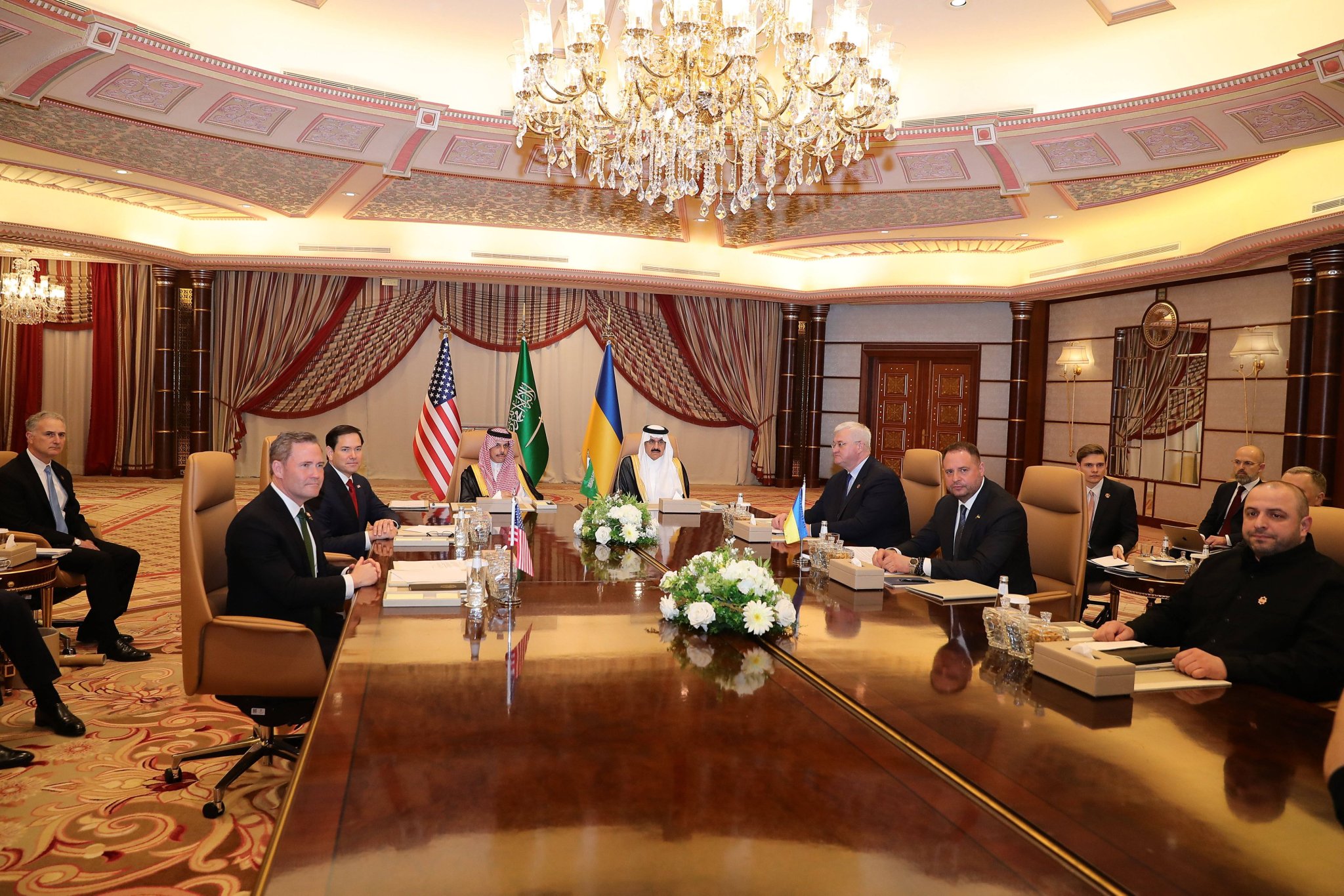 USA nehmen Ukraine-Hilfen wieder auf: Wie reagiert Russland?