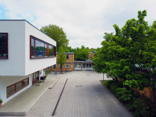 Bub (12) an Primarschule niedergestochen – schwer verletzt