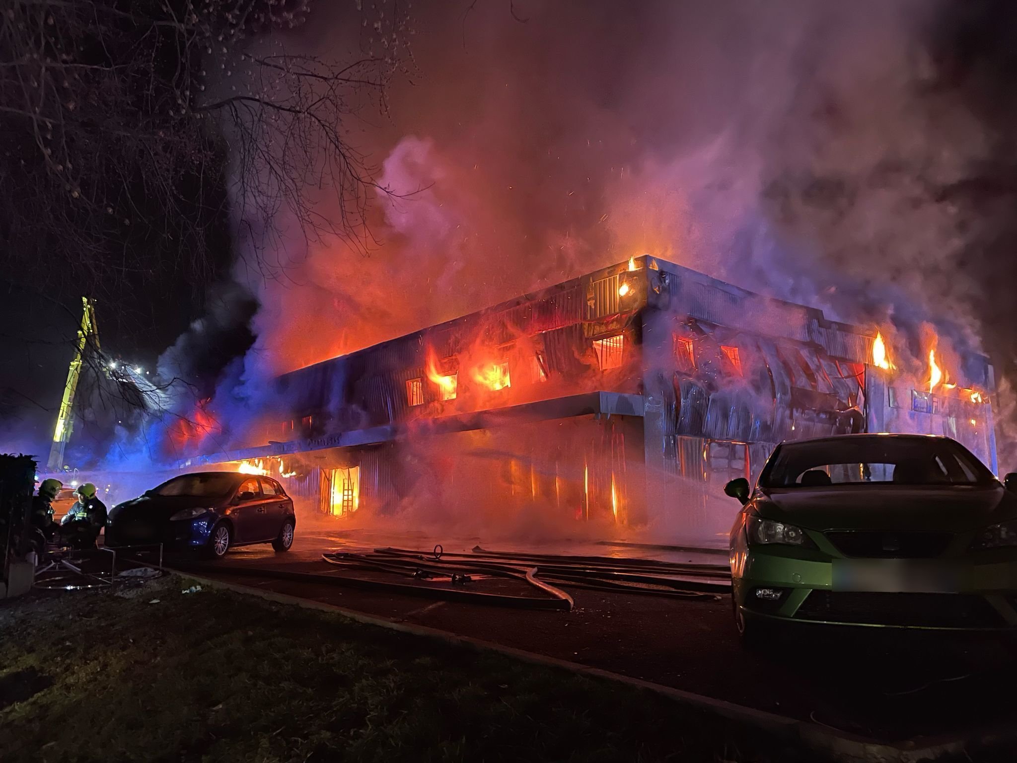 Un magasin de chaussures dévoré par les flammes à Gaillard
