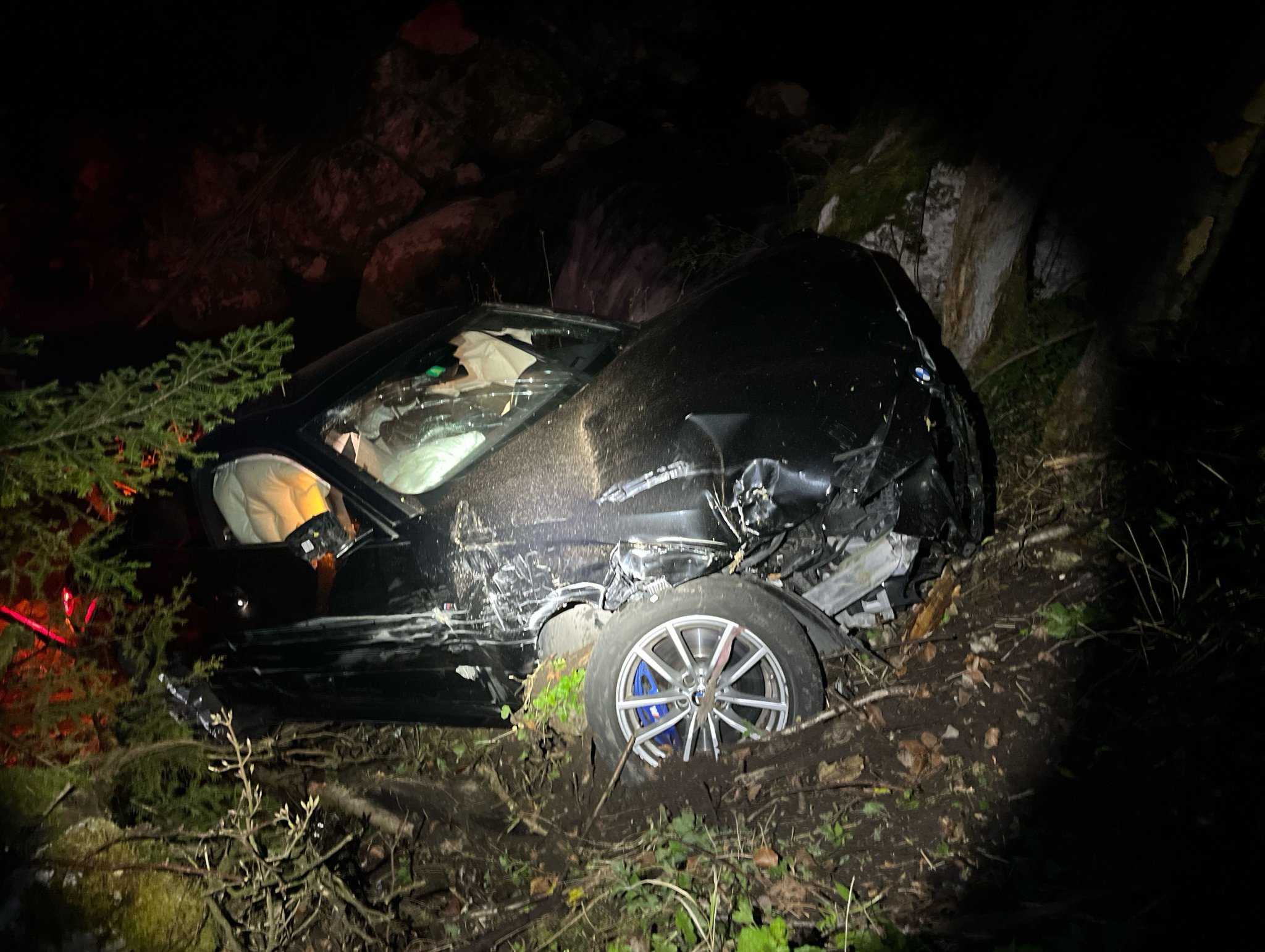 Betrunkener Fahrer (37) übersteht 10-Meter-Sturz mit Blessuren