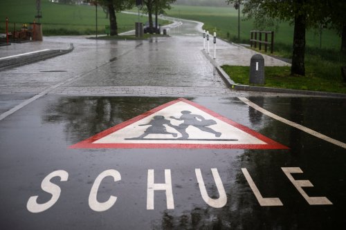 Schulsozialarbeiter soll vor Mobbing-Opfer (11) masturbiert haben