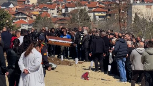 Nach Brandkatastrophe: Kochani beerdigt die ersten Todesopfer
