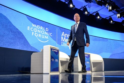 WEF widerspricht dem Gründer, schuldet ihm aber acht Millionen
