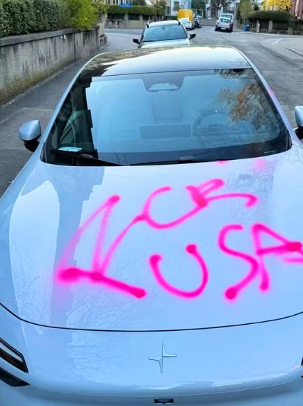 Ils taguent sa Polestar, pensant s'en prendre à une Tesla