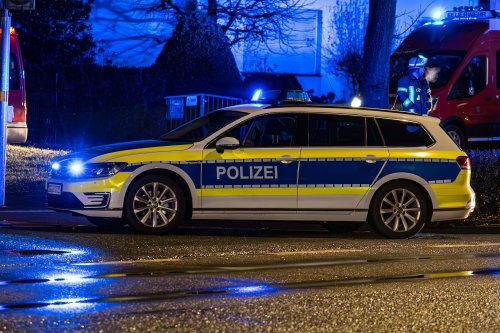 Mann rast Ehefrau mit dem Auto tot - Polizei geht von Absicht aus
