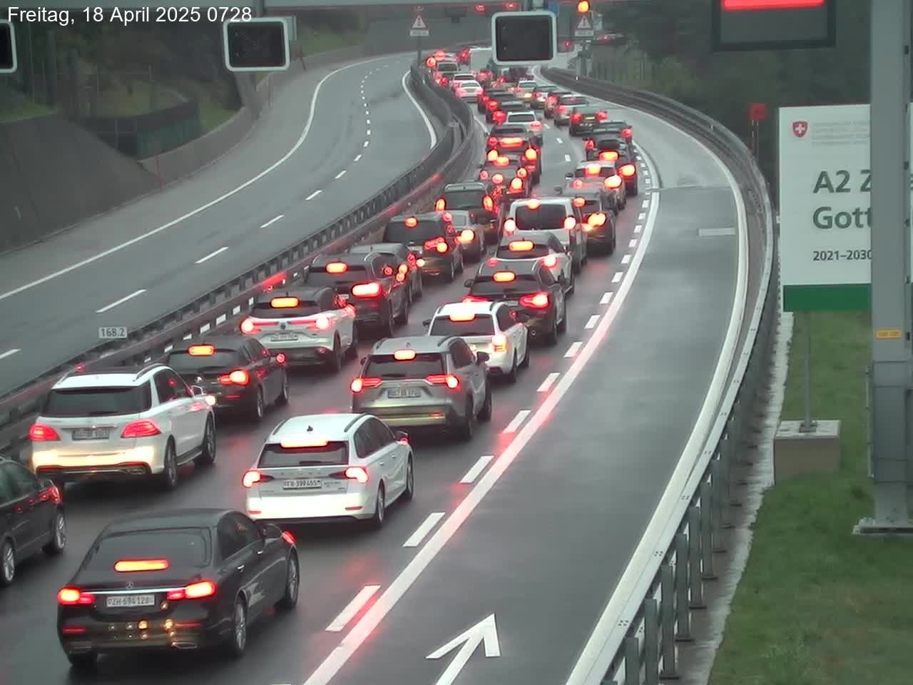 Rückwärtsfahren auf Autobahn: Etliche Bussen im Osterstau