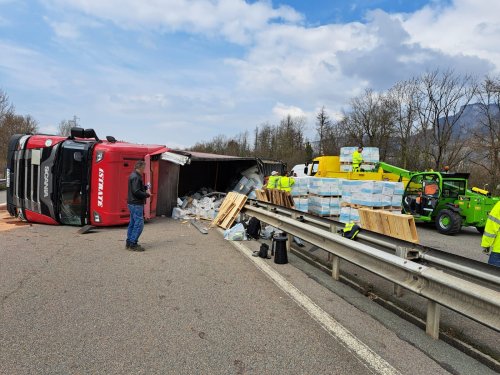 France voisine: un camion s'est couché sur l'autoroute