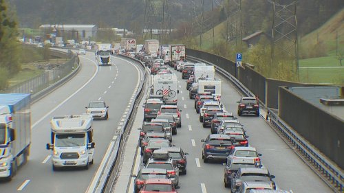 Les vacanciers se pressent vers le sud: 12 km de bouchons à 8h