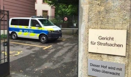 Chef von Freizeit-Center fasste Mädchen an Brüste – Berufsverbot
