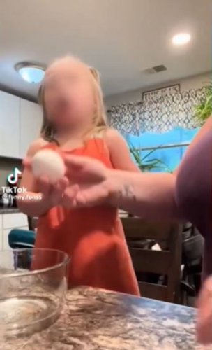 Mutter schlug Tochter (5) Ei auf den Kopf – und steht vor Gericht
