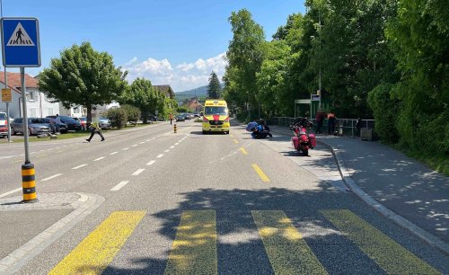 Töfffahrer erfasst 15-Jährige auf Zebrastreifen – beide im Spital