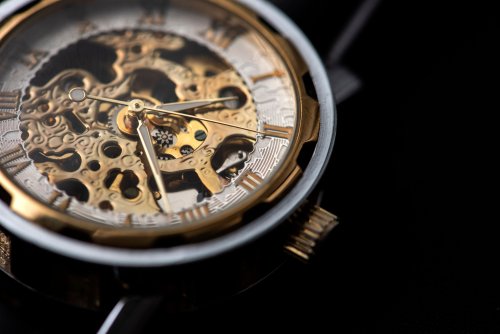 Arrêté à la douane: la montre de luxe cachée dans son slip