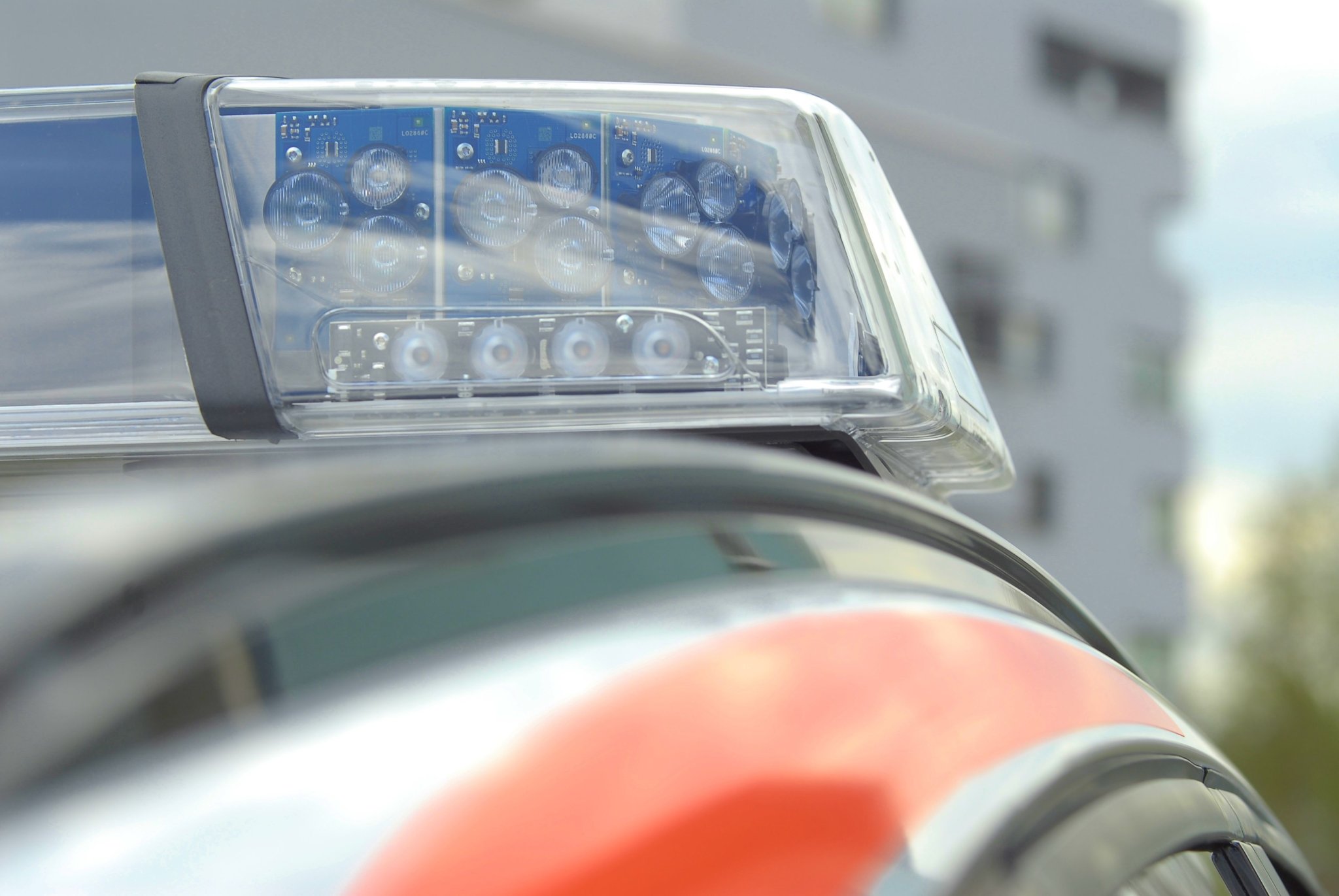 Traktor kollidiert bei Rückwärtsfahrt mit E-Biker – tot