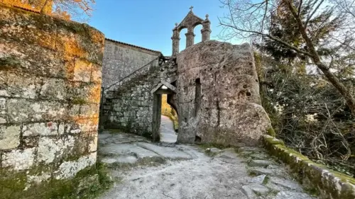 Este es el monasterio más antiguo de Galicia: una joya histórica excavada en la roca