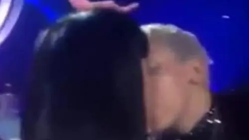 Miley Cyrus ataca a Perry por el beso 'robado' en un concierto