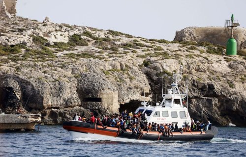Migrants à Lampedusa : En Europe, « il n’y a pas de submersion migratoire »