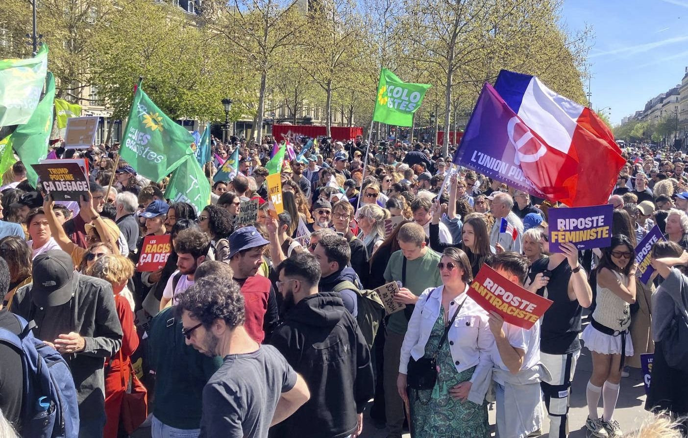 A République, des milliers de militants de gauche contre le RN et pour « soutenir la justice »