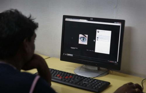 Angleterre : La violence sexuelle banalisée chez les jeunes exposés à la pornographie en ligne