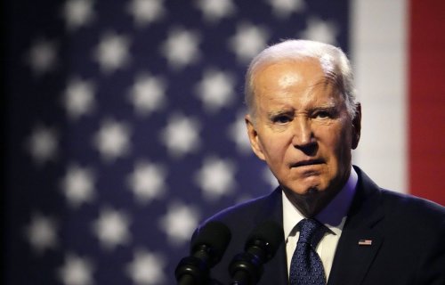 Guerre en Ukraine : Joe Biden assure que Washington « n'abandonnera pas » Kiev après l'accord sur le « shutdown »...