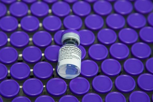 Vaccination : L’UE active une option pour 100 millions de doses de BioNTech-Pfizer