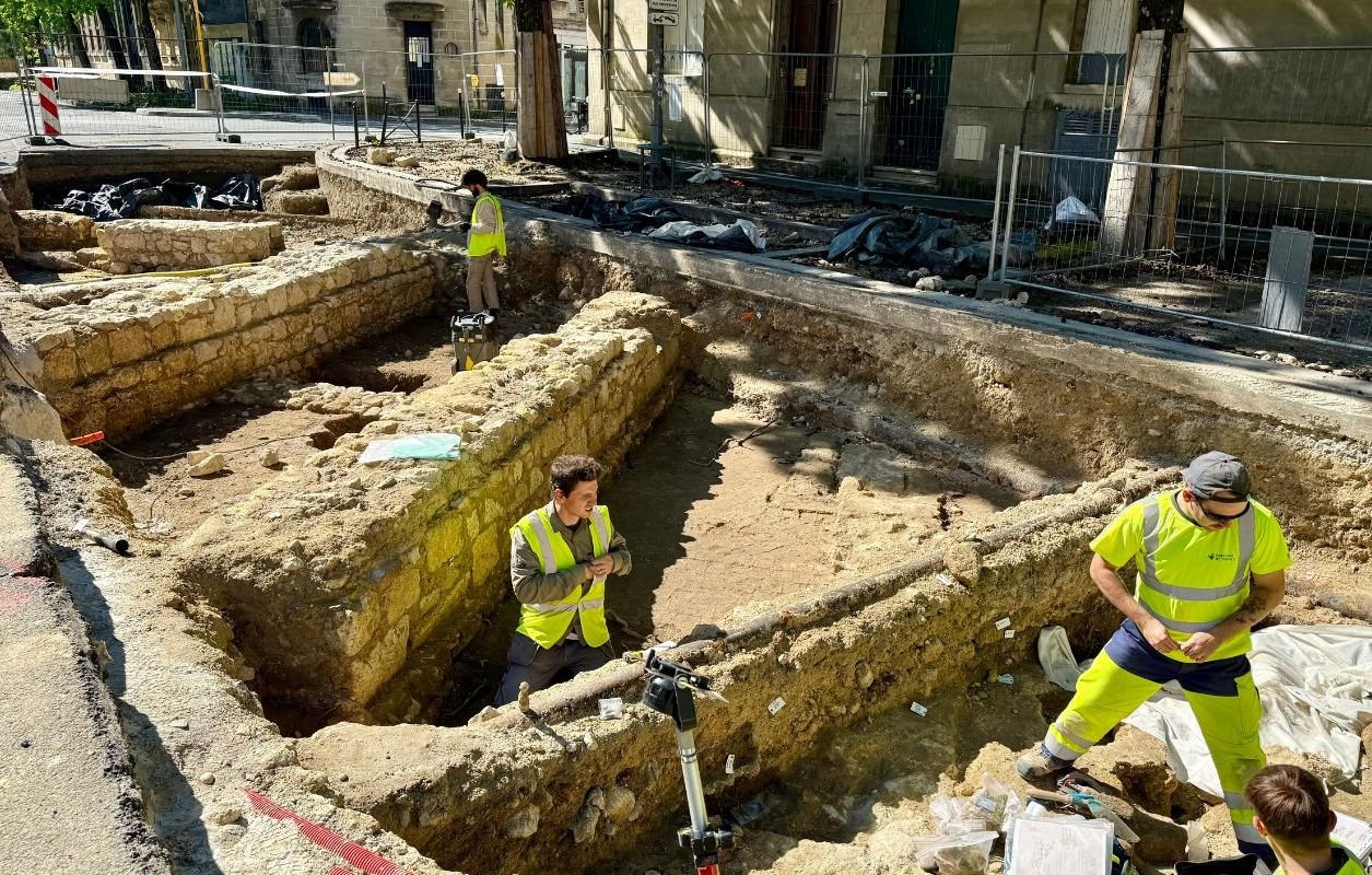 Bordeaux : Une « fouille archéologique incroyable » en plein centre-ville avec 50 sarcophages découverts