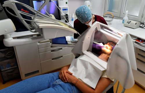 Dans les cabinets dentaires, le malaise grandit face à des patients qui ont la rage