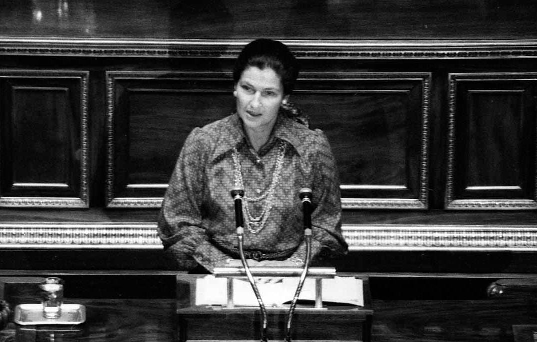 50 ans de la loi Veil sur l’IVG : Face à elle, la « haine »… Ces 3 jours de 1974 où Simone Veil a affronté l'Assemblée