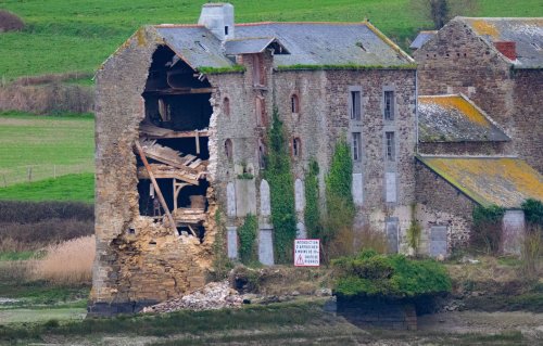 Ille-et-Vilaine : Rincé par les intempéries, un emblématique moulin s’effondre