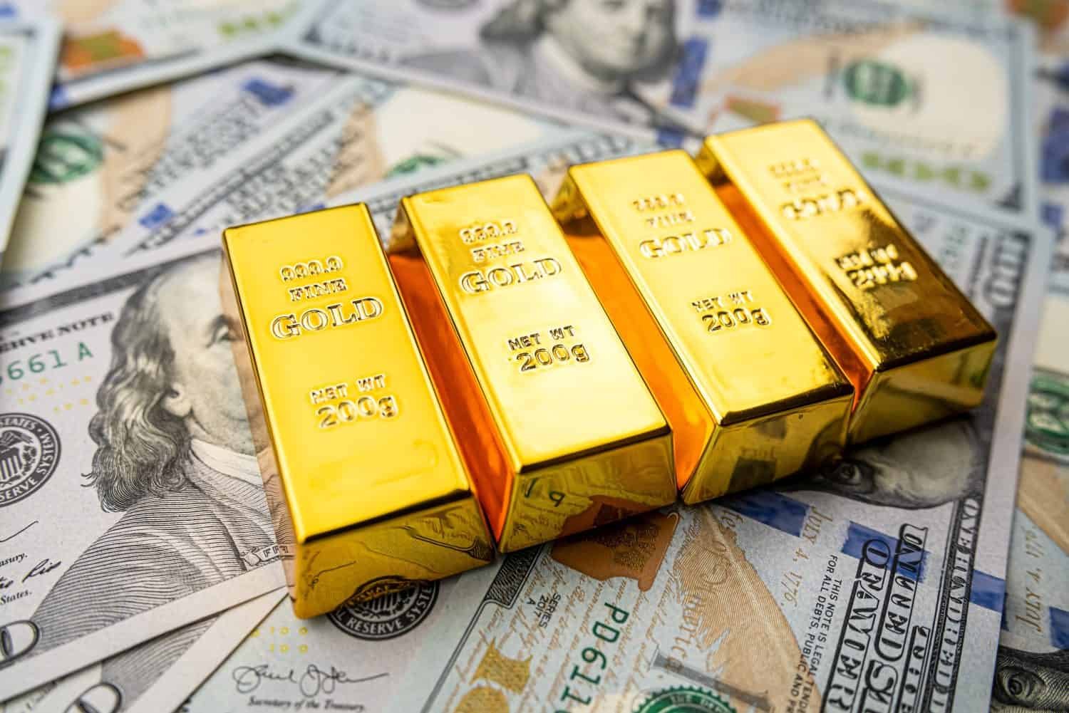 Could a Bitcoin Collapse Push Gold To $10,000 – 5 Top Dividend Gold Stocks To Buy Now