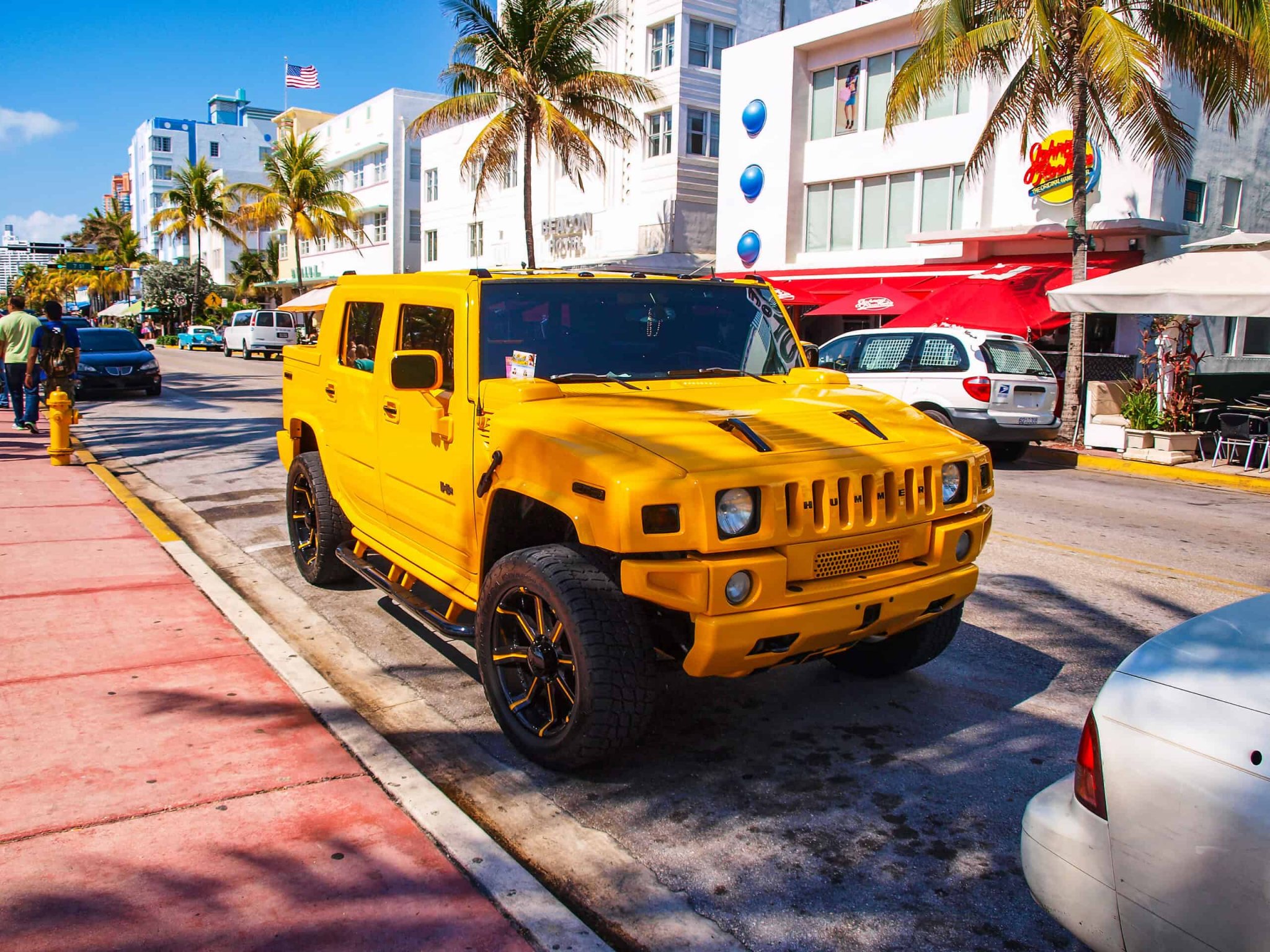 8 Bizarre Cars That Became Completely Iconic