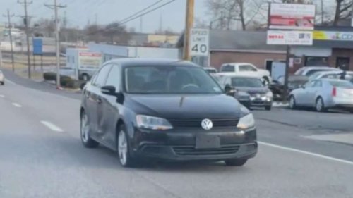 Hochriskante VW-Rückwärtsfahrt geht viral – „Das ist nicht witzig“
