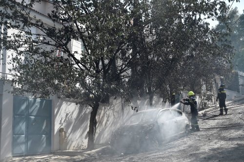 Waldbrand breitet sich nördlich von Athen aus