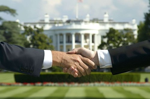 Trump annonce une discussion imminente avec Poutine sur la crise ukrainienne