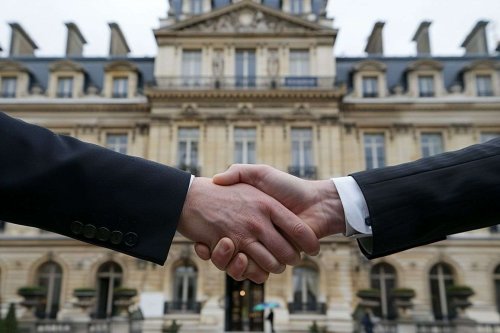 Emmanuel Macron accueille le nouveau Premier ministre canadien, Mark Carney