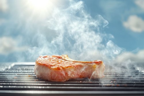 Un artisan boucher révèle ses astuces pour réussir une côte de porc parfaite au barbecue