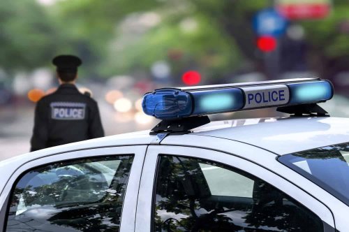 Isère : un vingtenaire interpellé après avoir fait chuter sa compagne et volé son sac