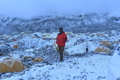 Covid threatens Everest climbing comeback plans