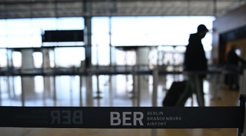 Ryanair passenger jet makes emergency landing in Berlin