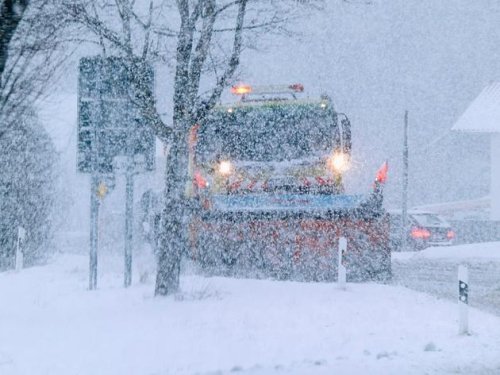 Wintereinbruch in Deutschland: „Unwetterartige Mengen“ Neuschnee und Glätte erwartet