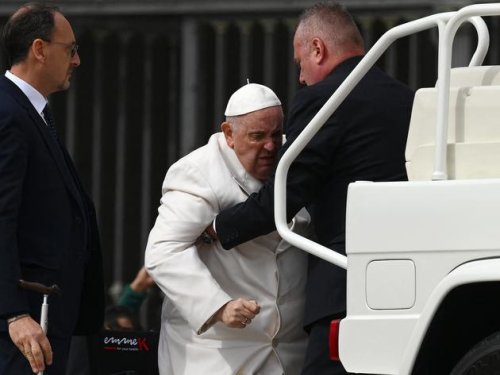 Papst Franziskus bleibt länger in Klinik: Zustand schlechter als angenommen