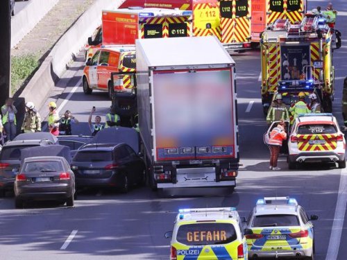 Unfall mit mehreren Autos auf der A3 bei Hilden: Autobahn wieder frei