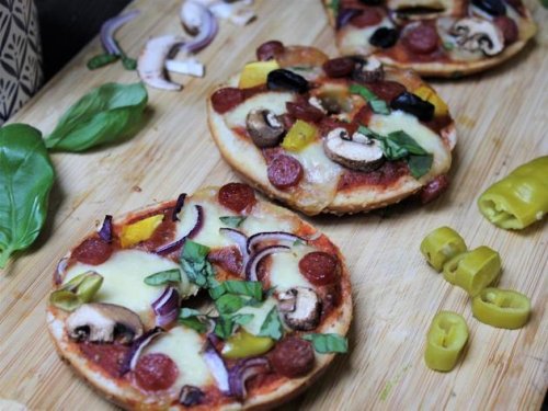Die flotte Pizza-Alternative: So einfach machen Sie Bagel-Pizza