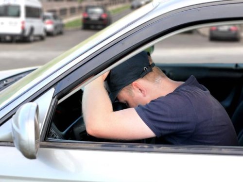 Schlafen im Auto: In einigen Fällen kann ein „Nickerchen“ teuer werden