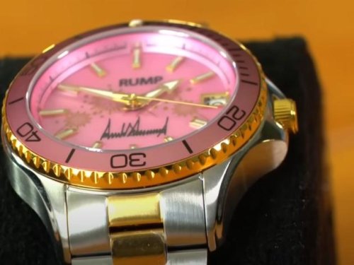 Peinlicher Patzer bei teurer Trump-Uhr: MAGA-Anhänger erhält Fan-Artikel mit Rechtschreibfehler