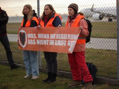 Klima-Aktivisten legen Teile des Münchener Flughafens lahm