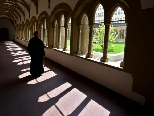 Nach 40 Jahren siegt die Liebe: Mönch heiratet Nonne