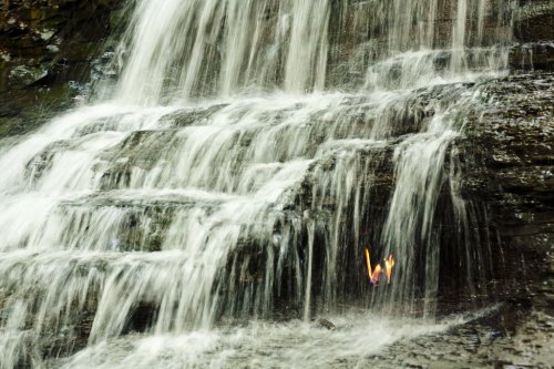 Eternal Flame Falls - la cascade de la flamme éternelle - 2Tout2Rien