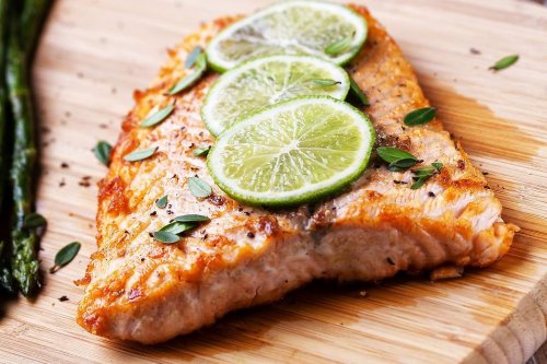 20-Minute Baked Salmon Recipe With Lime & Garlic Is Quick & Healthy