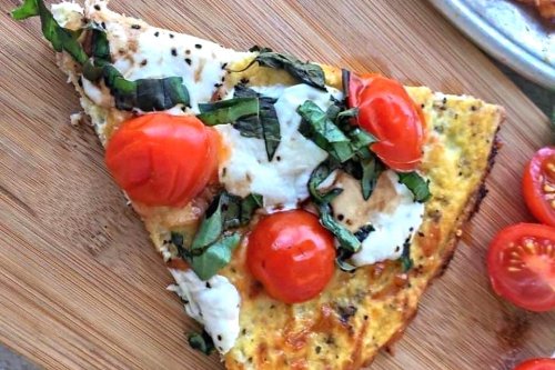 Fresh & Healthy Caprese Pizza Recipe With Cauliflower Crust Is Low-Carb Heaven